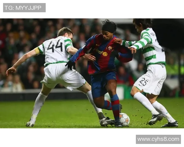 全球足球明星前十名精彩瞬间照片集锦与背后的故事分享