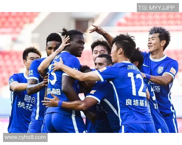 武汉足球队拼搏历程揭秘：从低谷到巅峰的奋斗之路